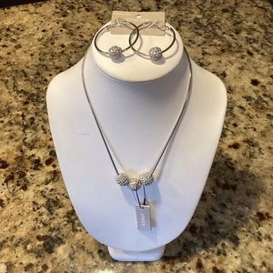 Chico’s silver necklace/earrings, NWT. Price Firm
